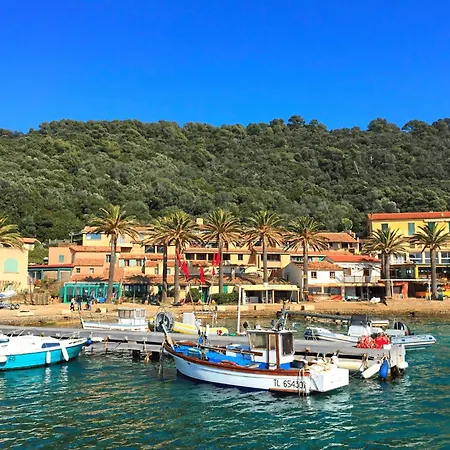 Vue Sur Et Iles Du Levant * Le Lavandou